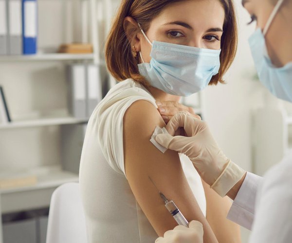 Working Albertans granted 3 hours of paid leave for COVID-19 vaccine